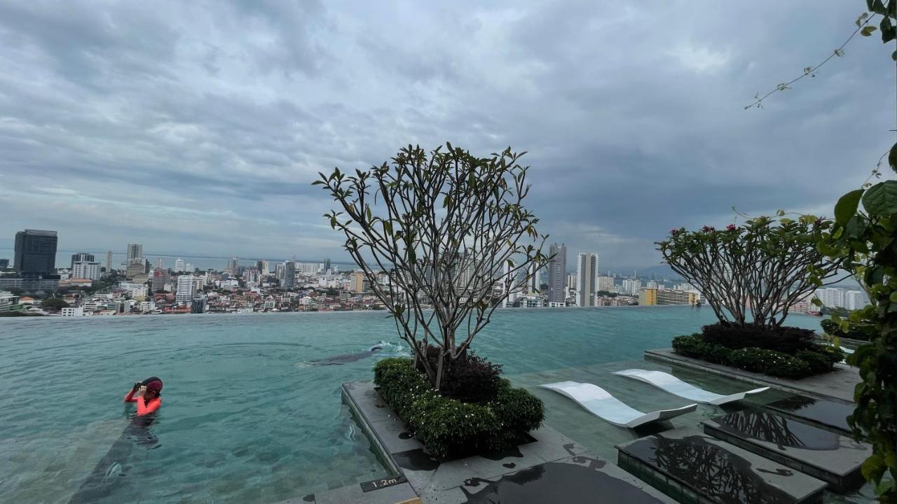 13 Beacon Executive Suites #Rooftoppool #Luxurysuites ジョージタウン エクステリア 写真