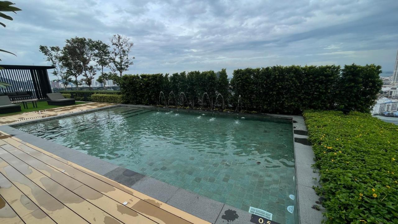 13 Beacon Executive Suites #Rooftoppool #Luxurysuites ジョージタウン エクステリア 写真